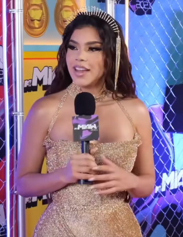Kenia Os en los MTV MIAW 2021