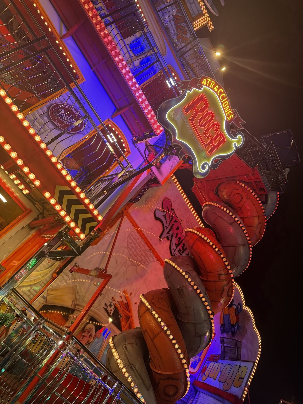 Juego mecánico Atracciones Roca con luces
