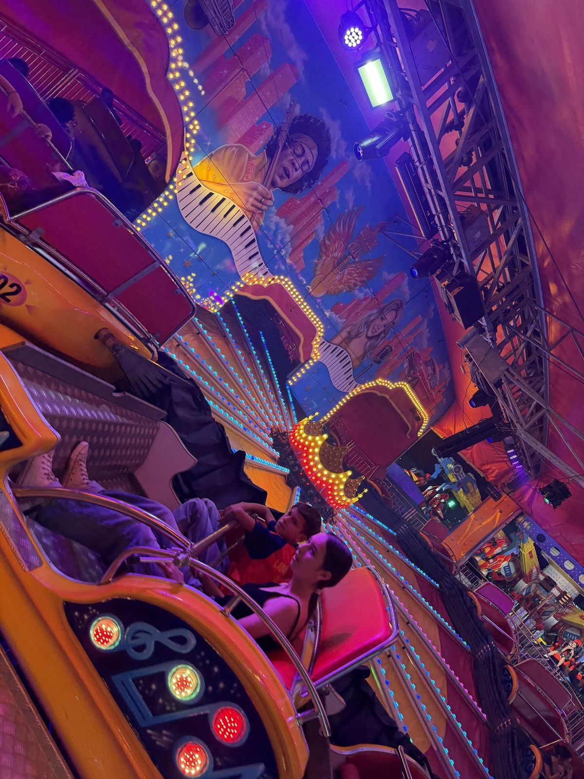 Familias en un juego mecánico